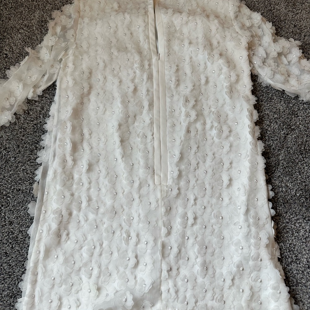 White long sleeve dress - Picture 3 of 3